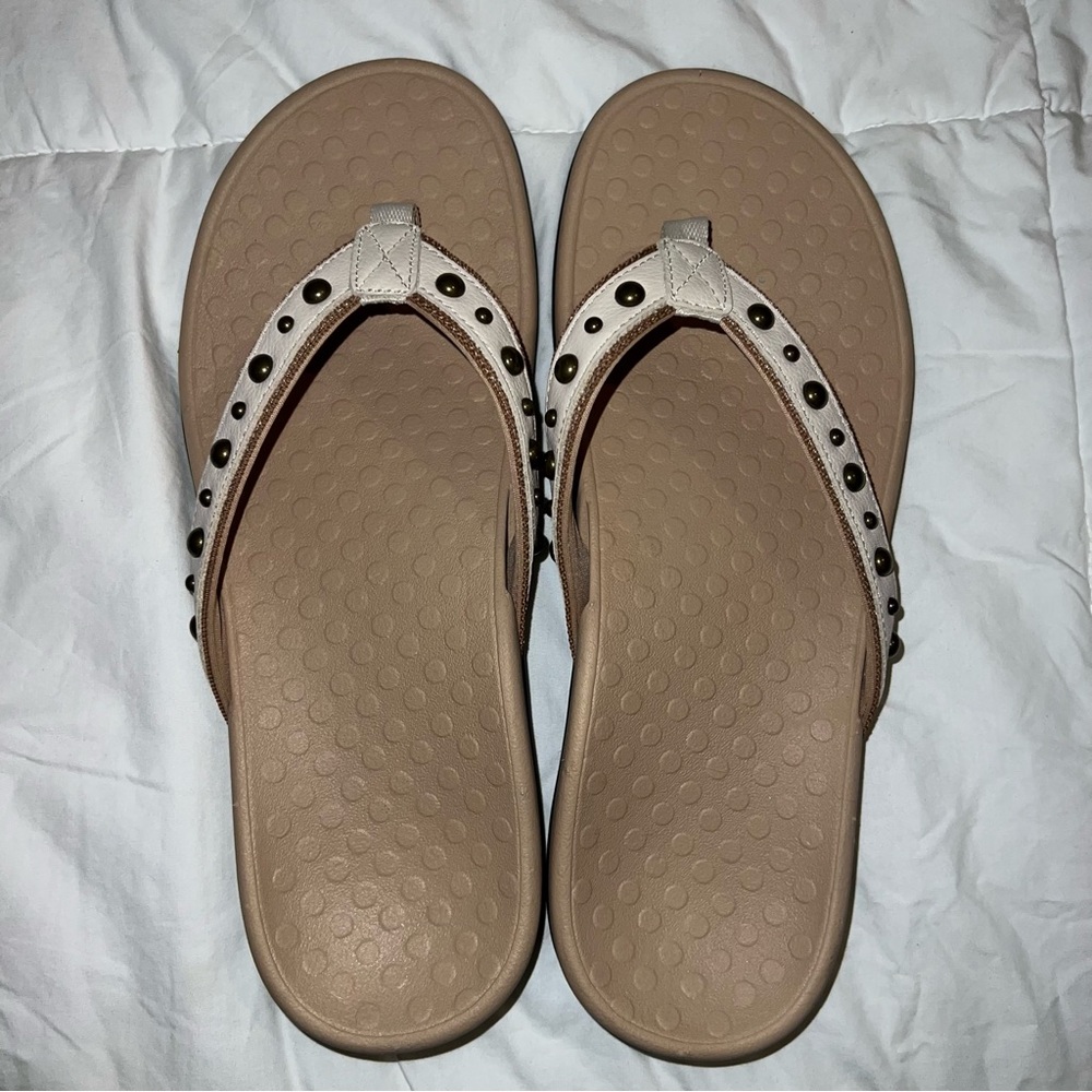 Vionic Women’s 10 Leather Studded Thong Sandals Orthotic Flip Flops Comfort Core